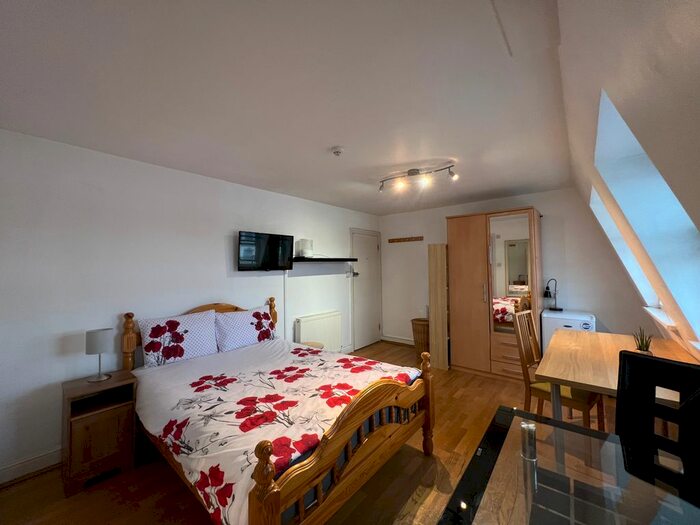 Studio To Rent In Cromwell Road, London, SW7