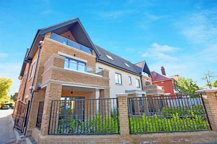 2 Bedroom Flat To Rent In Wood Lane, Isleworth, TW7