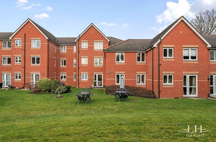 1 Bedroom Flat For Sale In Draper Court, Hornchurch, RM12