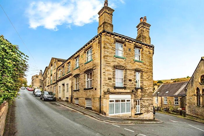 2 Bedroom Flat For Sale In New Road, Luddendenfoot, Halifax, HX2