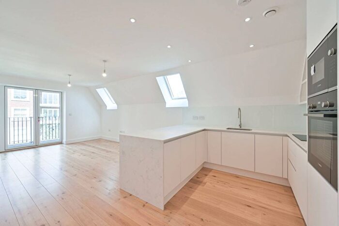 2 Bedroom Flat For Sale In Whetstone Square, Finchley, London, N20