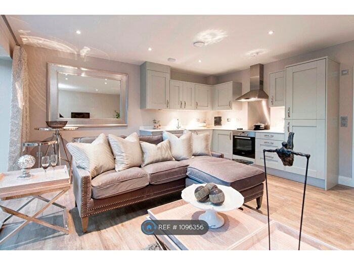 2 Bedroom Flat To Rent In Carlyon House, Maidenhead, SL6