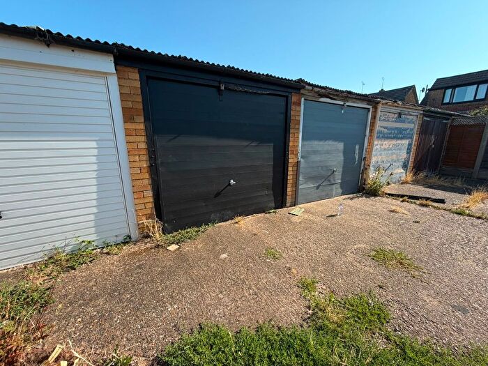 Garage / Parking To Rent In Garage, Orchard Road, Benfleet, SS7