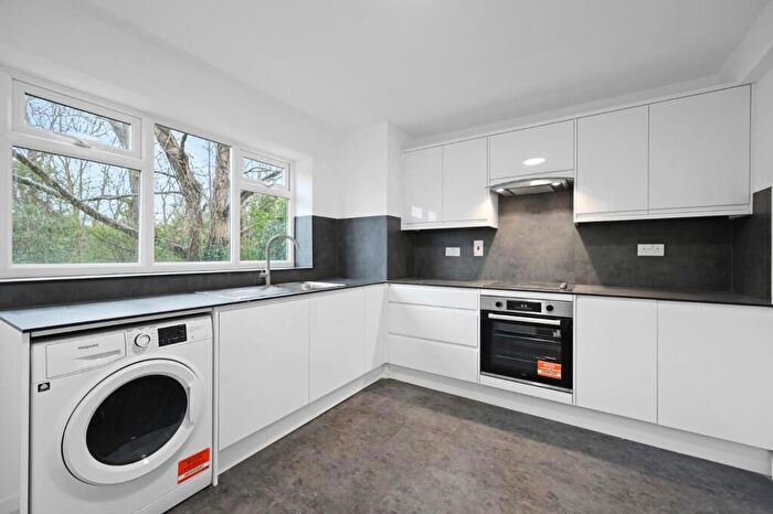 2 Bedroom Flat For Sale In St. Johns Park, London, SE3