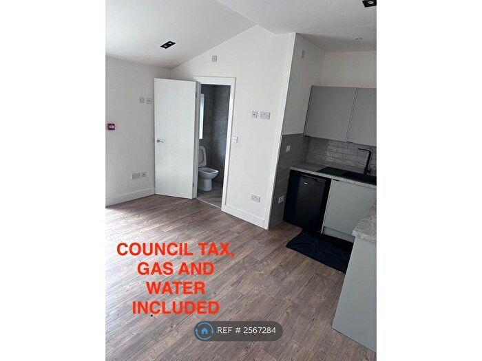 Studio To Rent In Parkview Road, Sheffield, S6