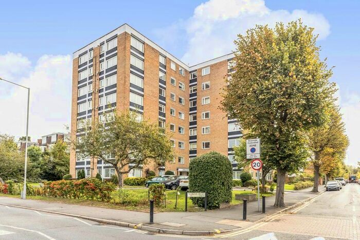 3 Bedroom Flat To Rent In Anglers Reach, Grove Road, Surbiton, KT6