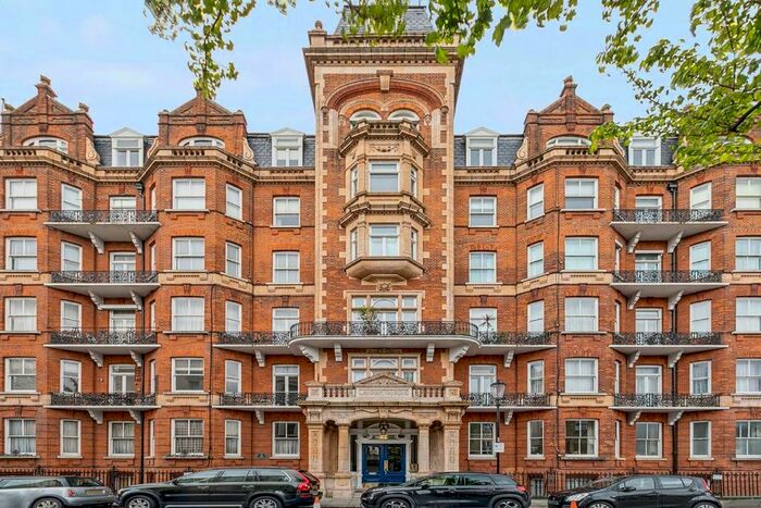 4 Bedroom Flat To Rent In Earl's Court Square, London, SW5