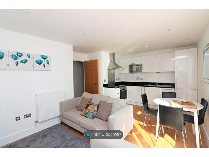 1 Bedroom Flat To Rent In Cobalt Point, London, E14