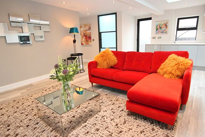 2 Bedroom Mews To Rent In Forest Lodge, The Park, NG7