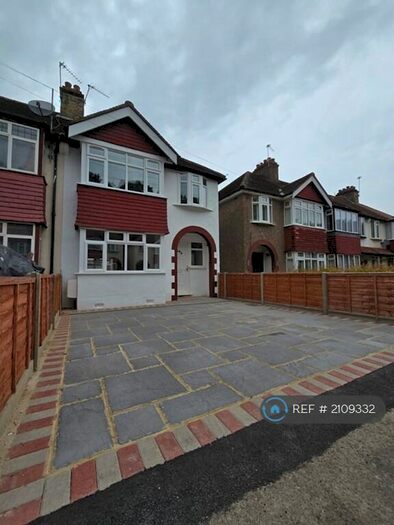 3 Bedroom Terraced House To Rent In Glenn Avenue, Purley, CR8