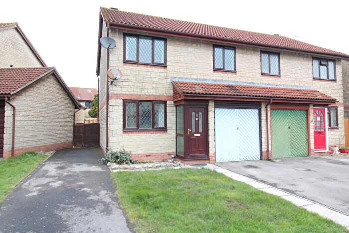 4 Bedroom Semi-Detached House To Rent In Priston Close, BS22