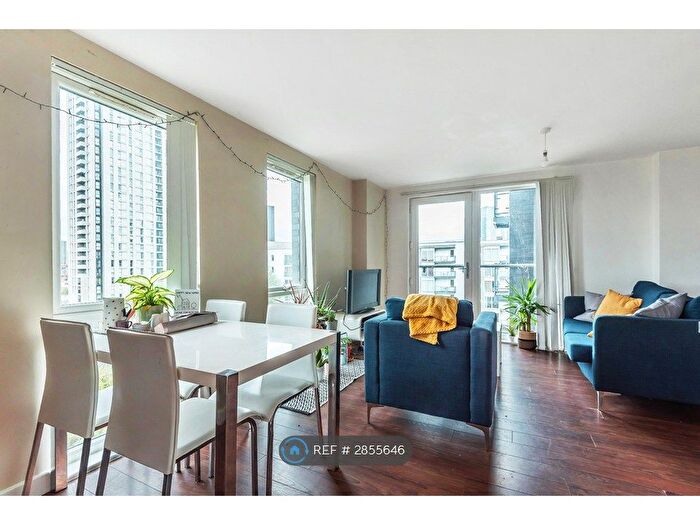 3 Bedroom Flat To Rent In Derwent Street, Manchester, M5