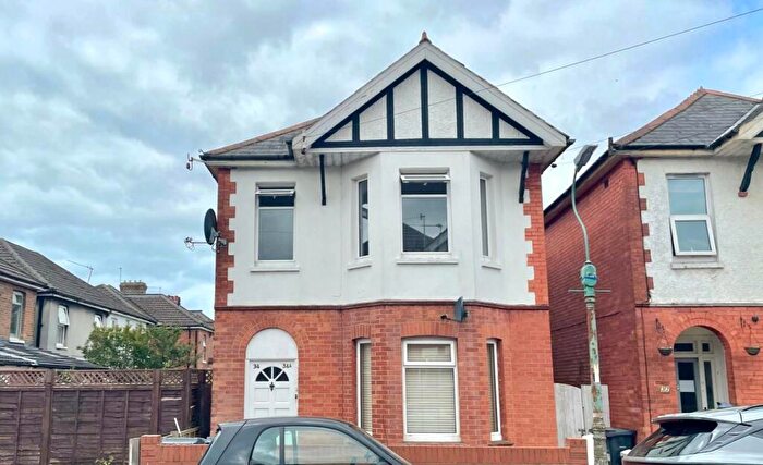 2 Bedroom Flat For Sale In Bournemouth, Dorset, BH1