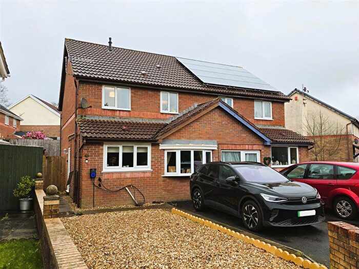 3 Bedroom Semi-Detached House For Sale In Llwyn Cyfarthwch, Llanelli, SA15