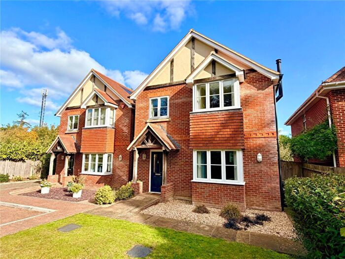 4 Bedroom Detached House For Sale In The Rings, Lymington, Hampshire, SO41