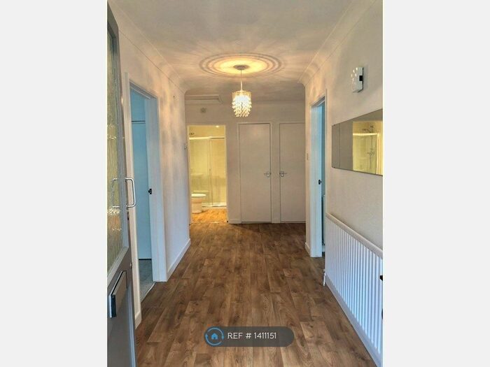 3 Bedroom Bungalow To Rent In Albert Road, Hedge End, Southampton, SO30