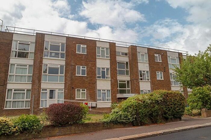 2 Bedroom Apartment To Rent In Pineridge Court, Bells Hill, High Barnet, Hertfordshire, EN5