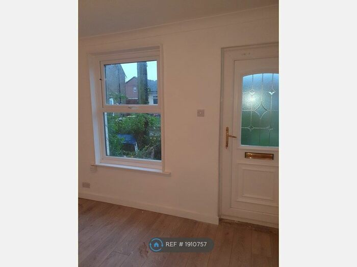2 Bedroom End Of Terrace House To Rent In The Street, Faversham, ME13