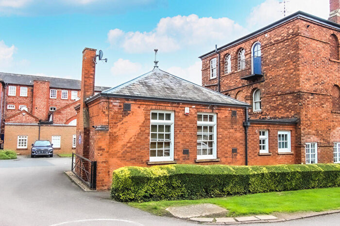 2 Bedroom Apartment For Sale In The Cloisters, Wellingborough, NN8
