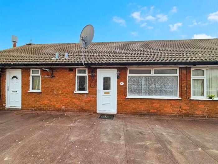 2 Bedroom Flat To Rent In Park Road, Woodsetton, DY1