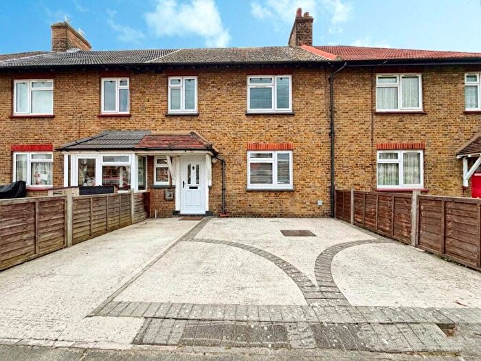 3 Bedroom End Of Terrace House For Sale In Katherine Gardens, London, SE9