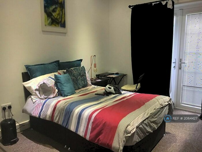 Studio To Rent In Western Elms Avenue, Reading, RG30