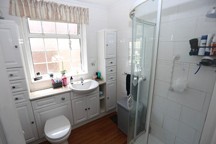 2 Bedroom Detached Bungalow For Sale In The Crescent, Earley, Reading, RG6