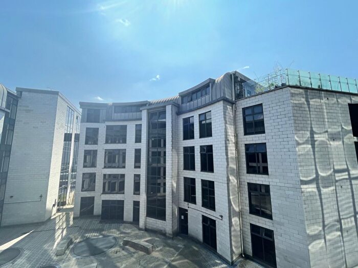 2 Bedroom Flat To Rent In The Gatehaus, Leeds Road, Bradford, West Yorkshire, BD1