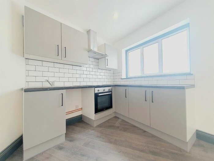 1 Bedroom Flat To Rent In Cross Road, Surrey, Tadworth, KT20