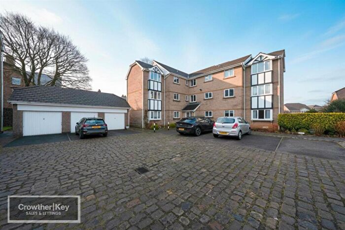 2 Bedroom Flat For Sale In Silverlands Park, Buxton, SK17