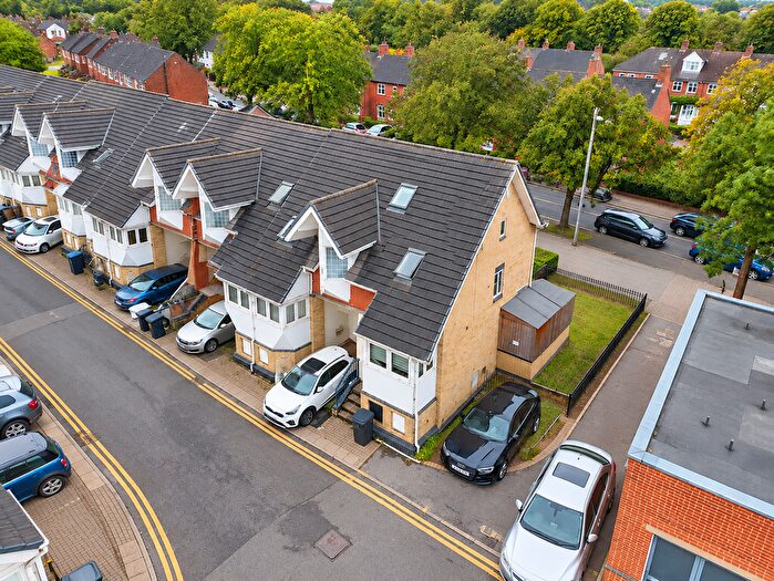 5 Bedroom Semi-Detached House To Rent In Martindale Close, Leicester, LE2