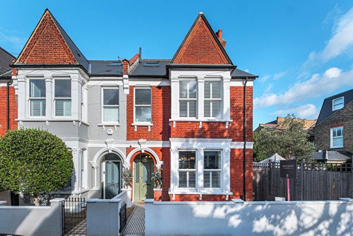 4 Bedroom End Terrace House For Sale In Parklands, London, SW16