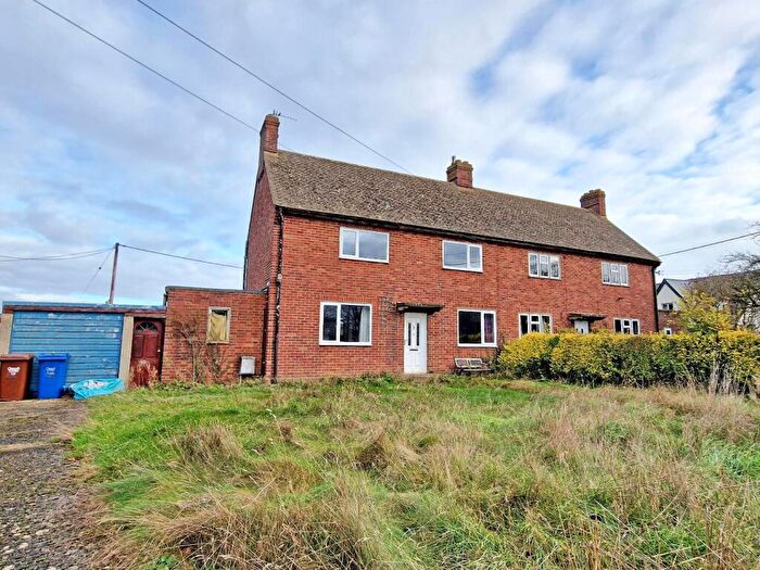 3 Bedroom Semi Detached House For Sale In Bletchingdon Road, Islip, OX5