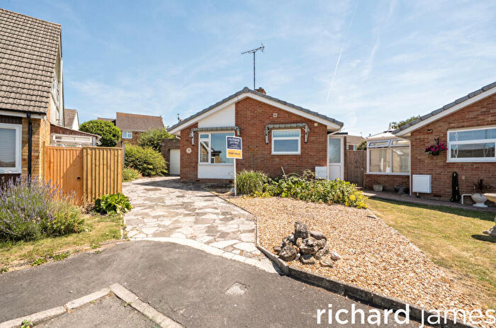 2 Bedroom Bungalow For Sale In Kennet Road, Wroughton, Swindon, SN4