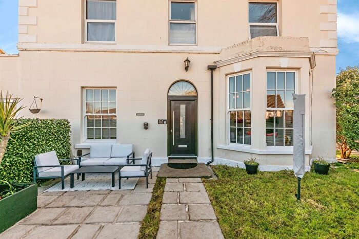 3 Bedroom Maisonette For Sale In Earlstone Crescent, Bristol, BS30