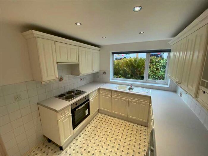 2 Bedroom Apartment To Rent In Parkbury Court, Oxton, CH43