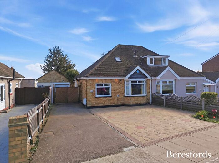 4 Bedroom Bungalow For Sale In Highfield Road, Romford, RM5