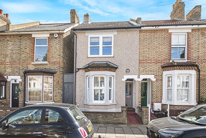 2 Bedroom Semi-Detached House For Sale In Park End, Bromley, BR1