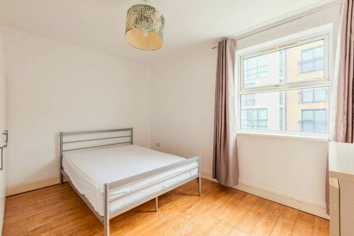 3 Bedroom Flat To Rent In St Leonards Street, Bow, London, E3