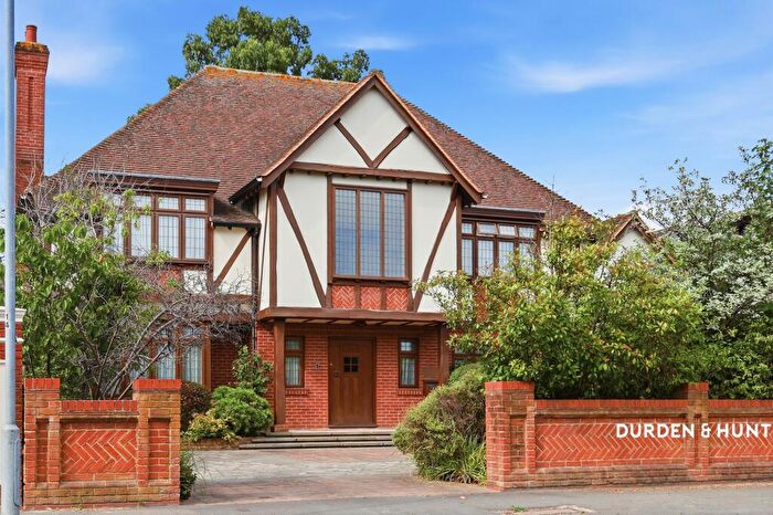 6 Bedroom Detached House For Sale In Parkstone Avenue, Emerson Park, RM11
