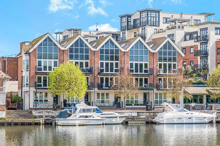 4 Bedroom Town House For Sale In Quayside Walk, Charter Quay, Kingston Upon Thames, KT1