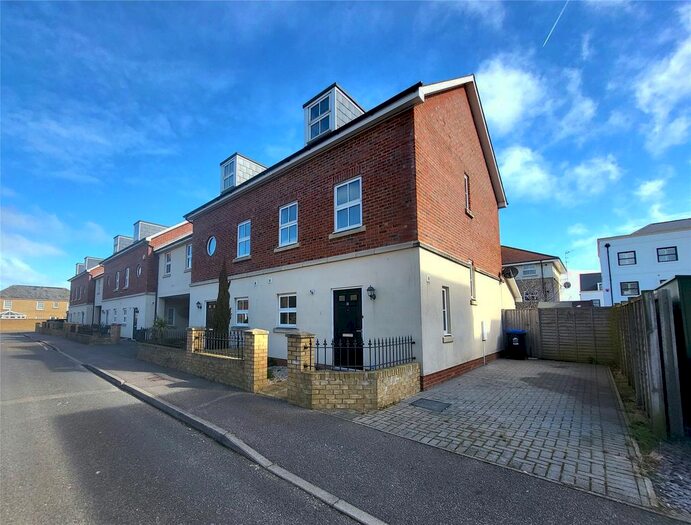 3 Bedroom End Of Terrace House To Rent In Ardent Avenue, Walmer, Deal, CT14