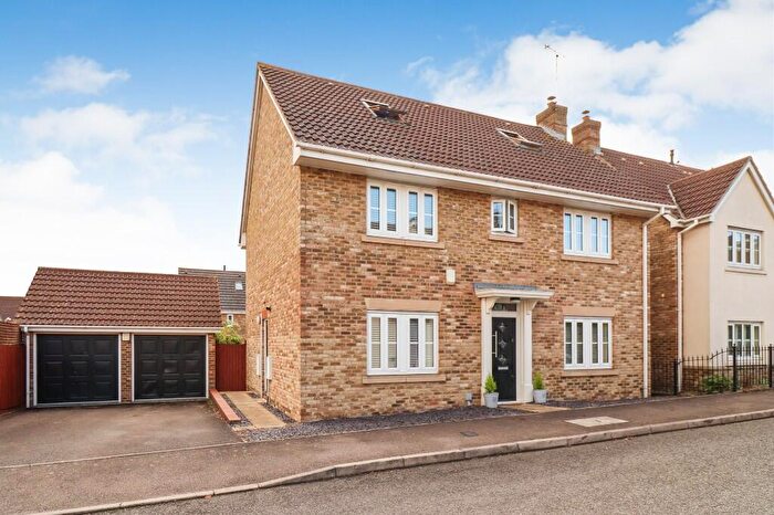 5 Bedroom Detached House For Sale In Dove Close, Grays, Essex, RM16