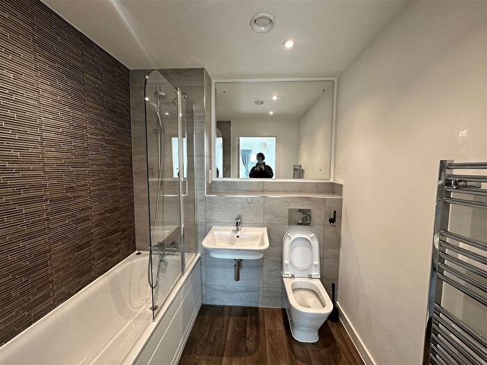 2 Bedroom Flat To Rent In Lexington Gardens, Birmingham, B15