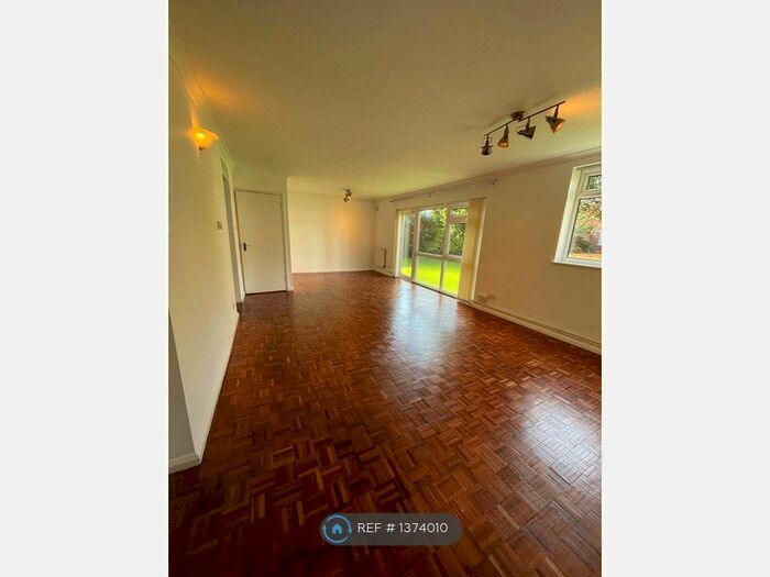 2 Bedroom Flat To Rent In Vivian Court, Beckenham, BR3