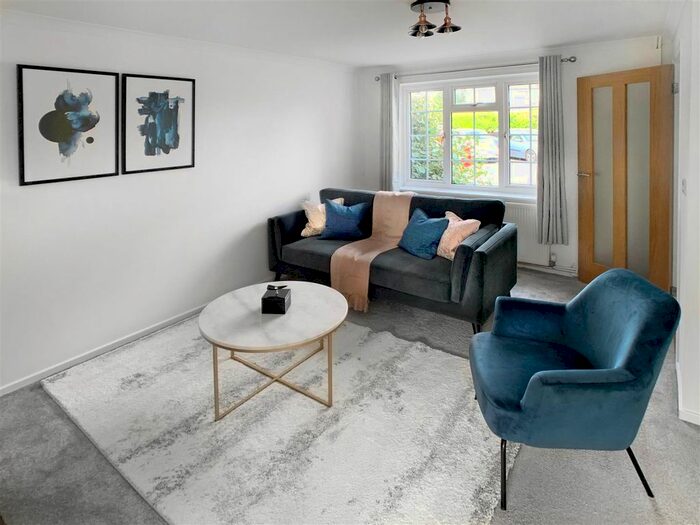 2 Bedroom Property To Rent In Field End, Farnham, GU9