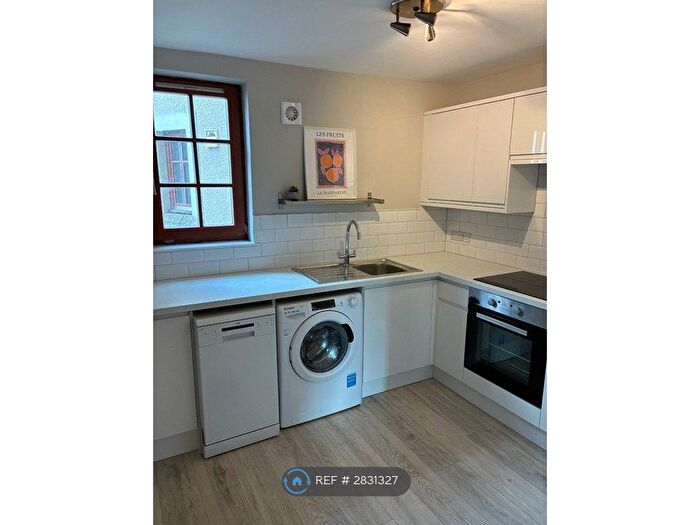 2 Bedroom Flat To Rent In East Cromwell St, Edinburgh, EH6