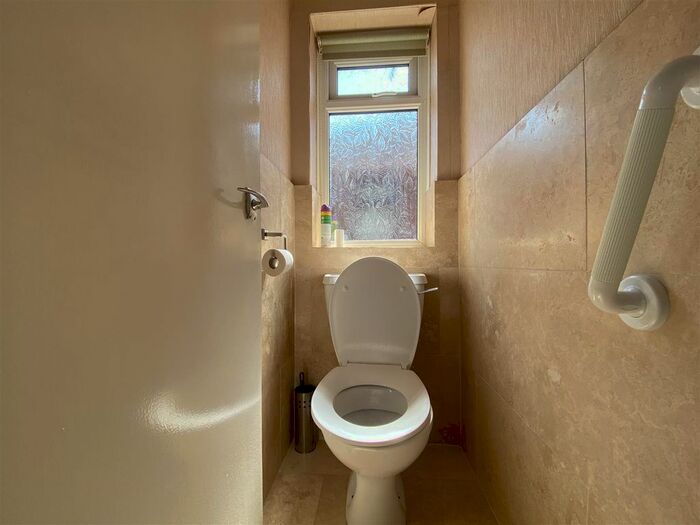 3 Bedroom Semi-Detached House For Sale In Millcroft, Crosby, Liverpool, L23