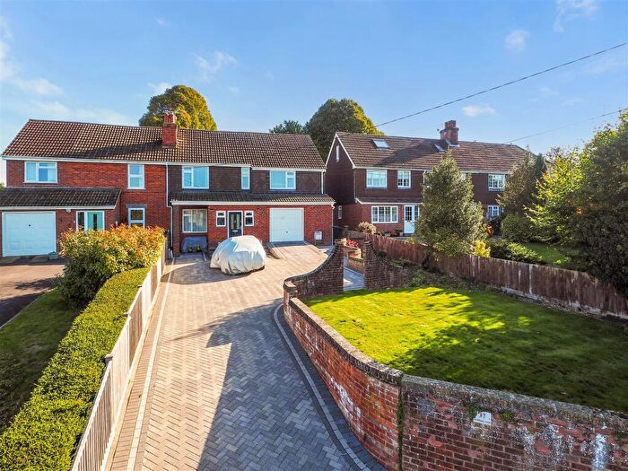 3 Bedroom Semi-Detached House For Sale In Waltham Road, Overton, Basingstoke, RG25