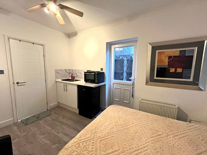 Studio To Rent In Feltham, Middlesex, TW13